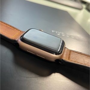 Apple Watch Series 5 Rose Gold 40MM GPS W/ Faux Leather band
